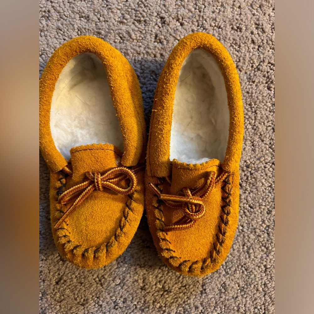 Child Moccasins Size 8 NWOT